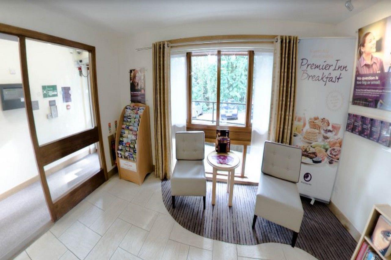 Horndean Premier Inn Portsmouth מראה חיצוני תמונה