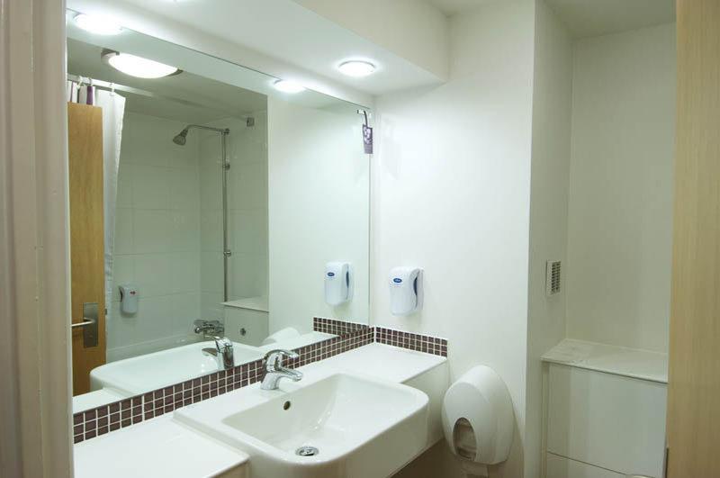 Horndean Premier Inn Portsmouth מראה חיצוני תמונה